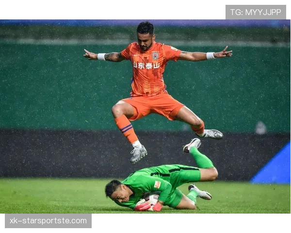 山东泰山中场衔接不畅，有序推进背后暴露关键枢纽缺失问题