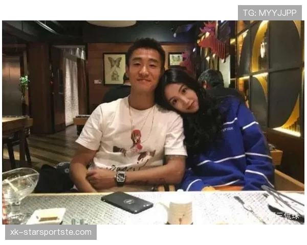韦世豪刚刷完豪车朋友圈，转身就被邻居喊去修水管，这差距也太大了吧？
